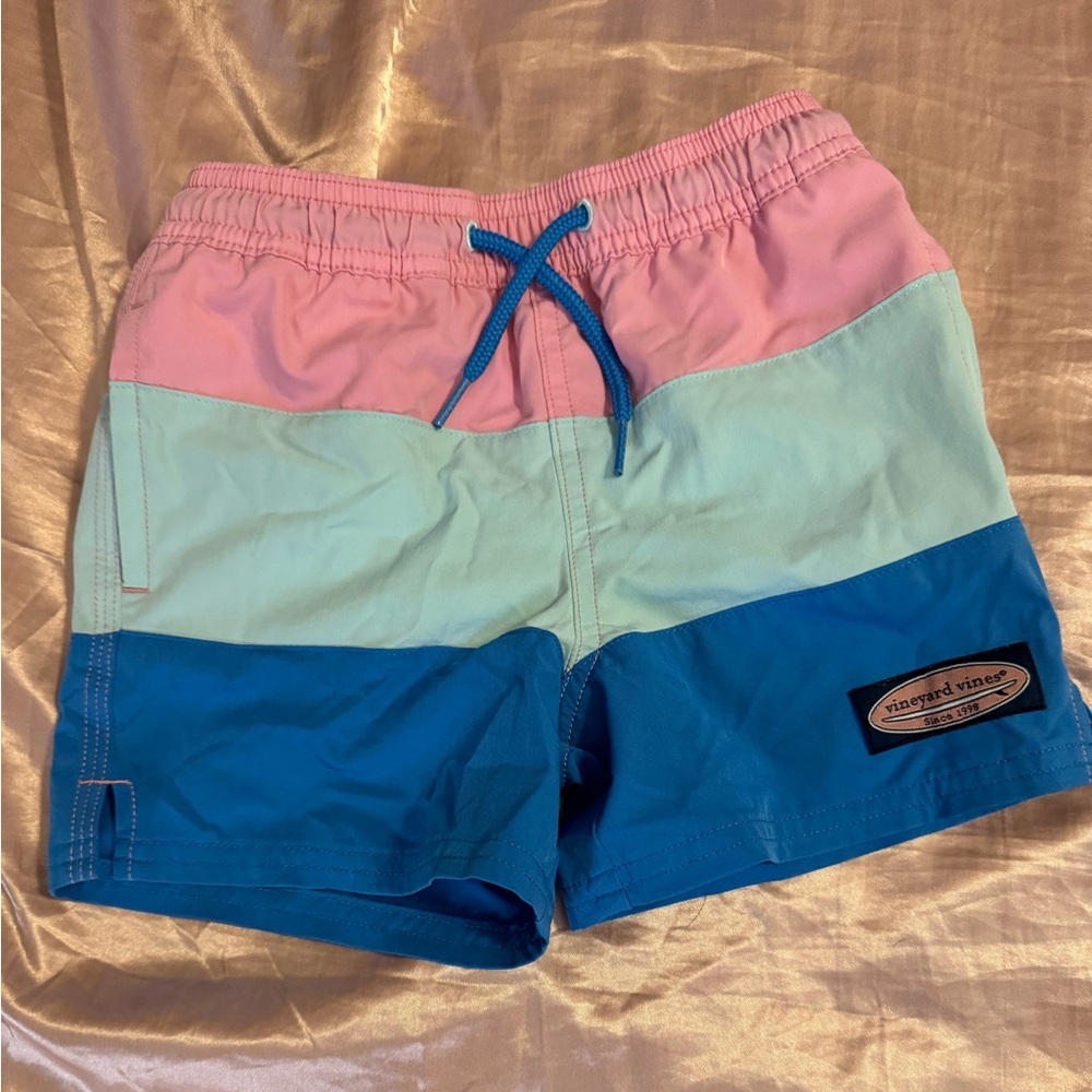 Vineyard Vines swim shorts 4T EUC